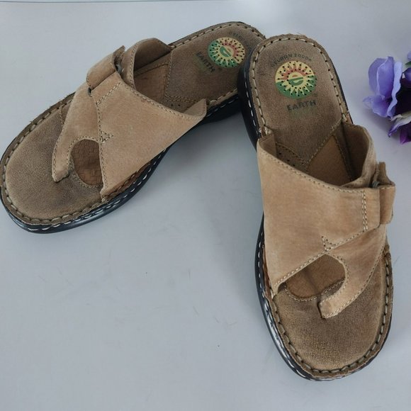Earth Spirit Tan Sandals - Picture 1 of 15